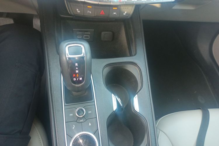 凯迪拉克XT4 2018款 28T 四驱领先型中控内饰18