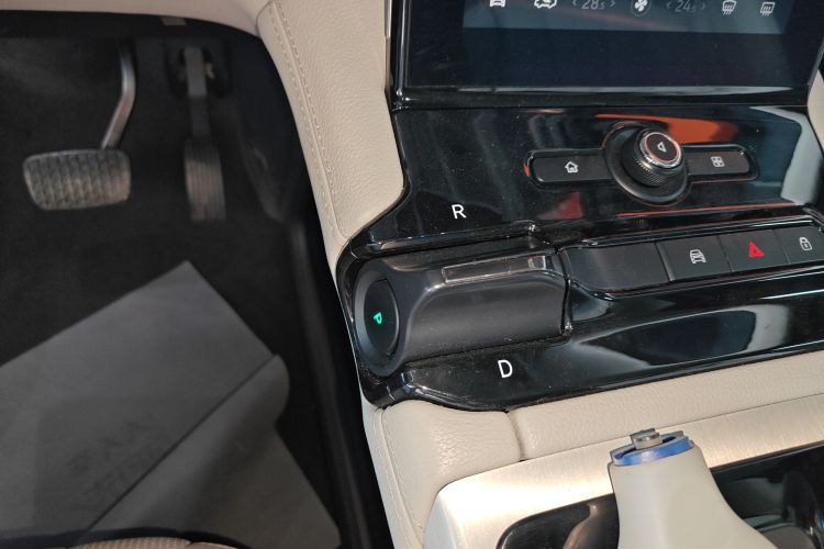 蔚来ES8 2018款 355KM 基准版 七座版中控内饰18