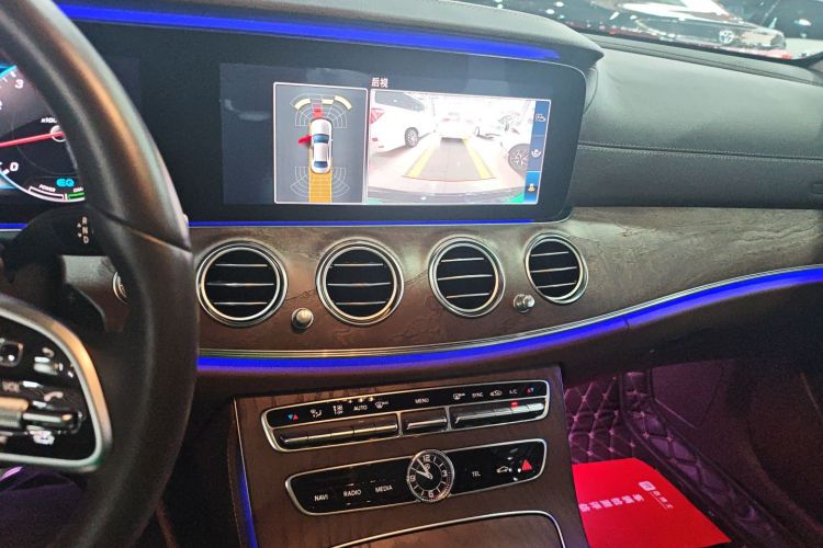 奔驰E级 2020款 改款 E 260 L中控内饰16