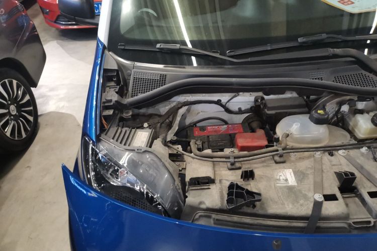 smart fortwo 2018款 1.0L 52千瓦硬顶灵动版 国V机舱底盘25