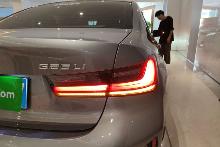 宝马3系 2023款 325Li M运动套装车身外观9