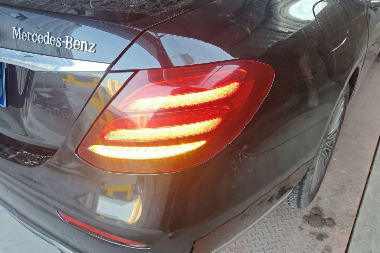 奔驰E级 2020款 E 300 L 时尚型车身外观9