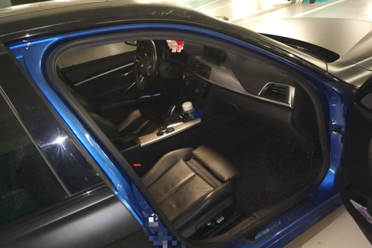 宝马3系 2018款 320i M运动曜夜版局部细节9005