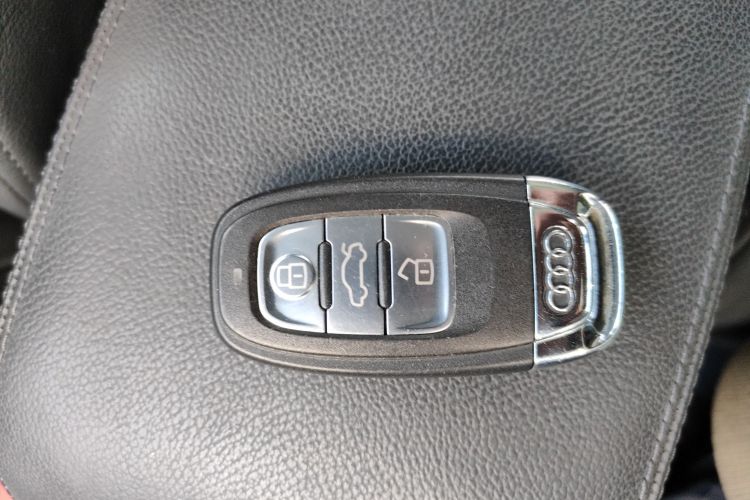 奥迪A4L 2016款 35 TFSI 自动舒适型中控内饰7001