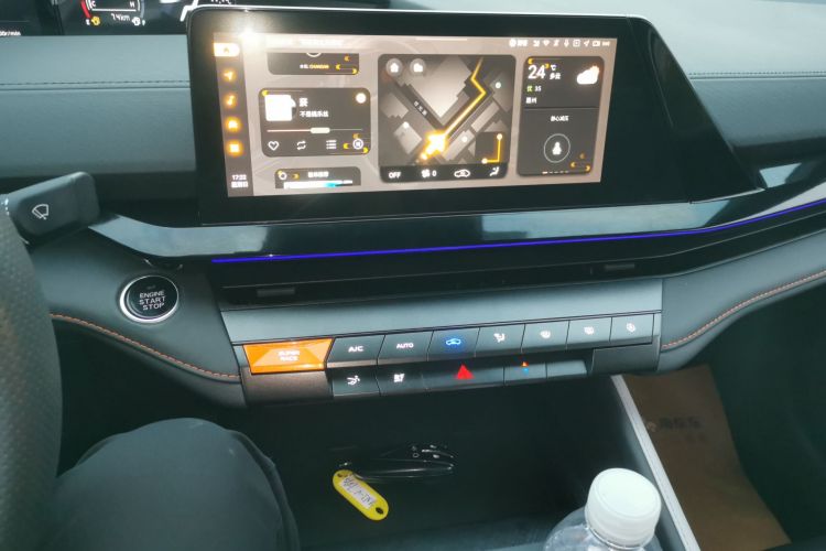 长安UNI-V 2023款 1.5T 尊贵型中控内饰16