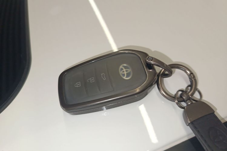 丰田 卡罗拉 2023款 1.8L 智能电混双擎 精英版中控内饰7001