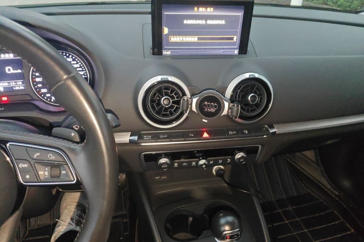 奥迪A3 2017款 Sportback 35 TFSI 运动型中控内饰16