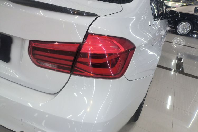 宝马3系 2018款 320i M运动套装车身外观9