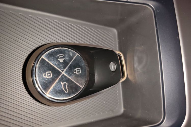 蔚来EC6 2022款 75kWh 运动版中控内饰7001