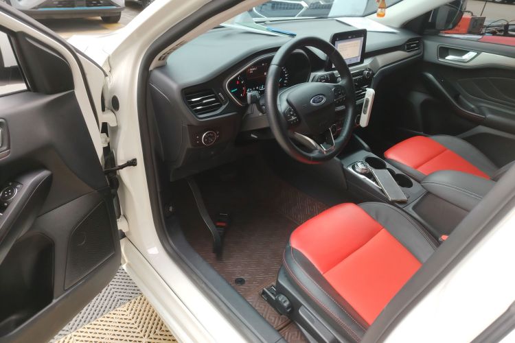 福特 福克斯 2020款 三厢 EcoBoost 180 自动锋潮型中控内饰20