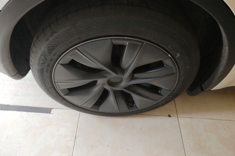 特斯拉 Model Y 2024款 后轮驱动版车身外观6008