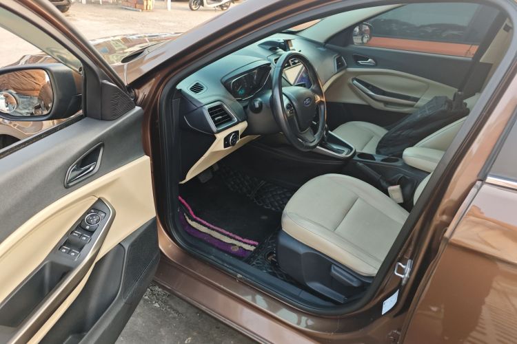 福特 福睿斯 2015款 1.5L 自动时尚型中控内饰20