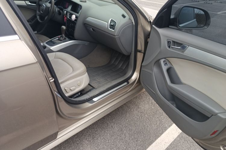 奥迪A4L 2011款 2.0 TFSI 标准型局部细节9005