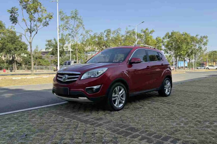 长安CS35 2016款 1.6L 手动豪华型 国V车身外观1