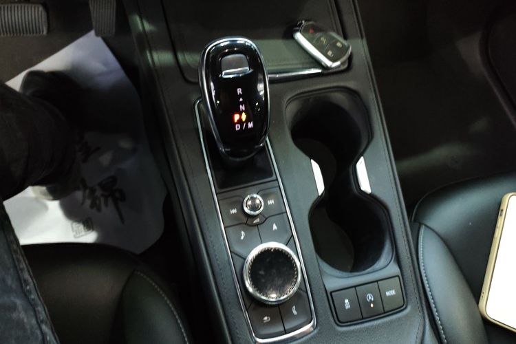 凯迪拉克XT4 2020款 改款 28T 两驱领先型中控内饰18