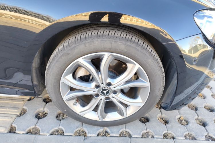 奔驰E级 2021款 E 300 L 运动尊贵型车身外观10