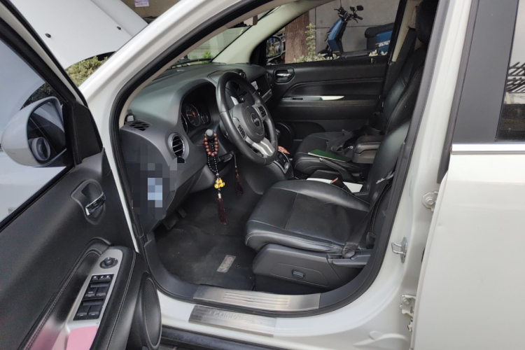 Jeep 指南者(进口) 2013款 2.0L 两驱豪华版中控内饰20