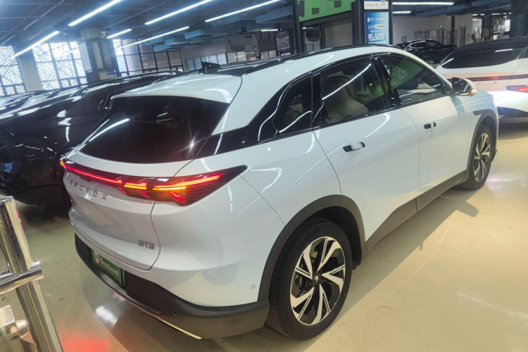 ARCFOX极狐 极狐 阿尔法T5(ARCFOX αT5) 2024款 520 MAX车身外观7