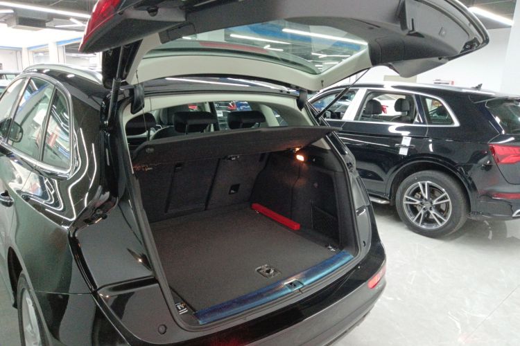 奥迪Q5 2018款 典藏版 40 TFSI 进取型机舱底盘23