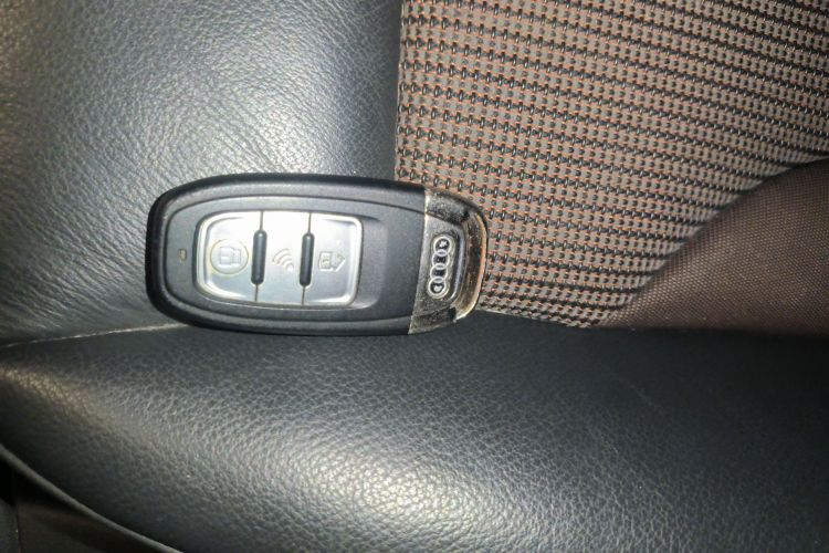 奥迪Q3 2018款 30周年年型 30 TFSI 时尚型中控内饰11