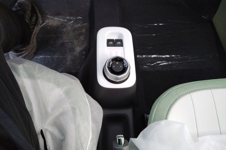 吉利银河 2025款 210km 熊猫骑士中控内饰18