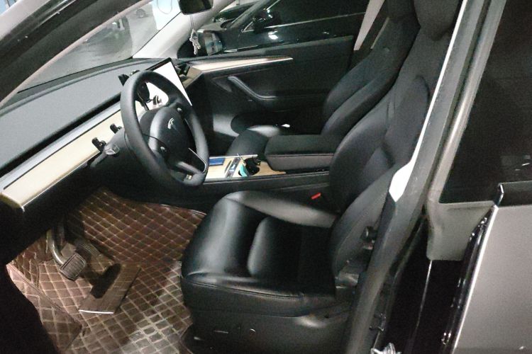 特斯拉 Model Y 2022款 后轮驱动版中控内饰19