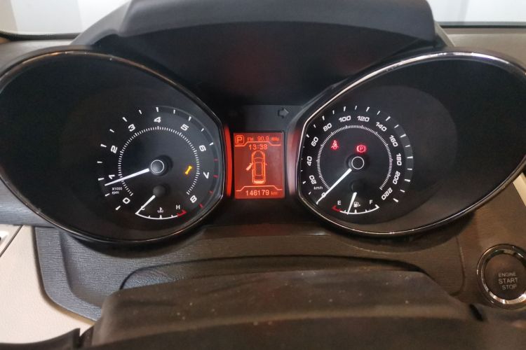 奇瑞 艾瑞泽7 2013款 1.6L CVT致享版中控内饰14