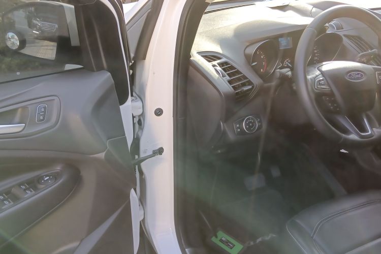 福特 翼虎 2018款 EcoBoost 180 两驱铂翼型中控内饰7003