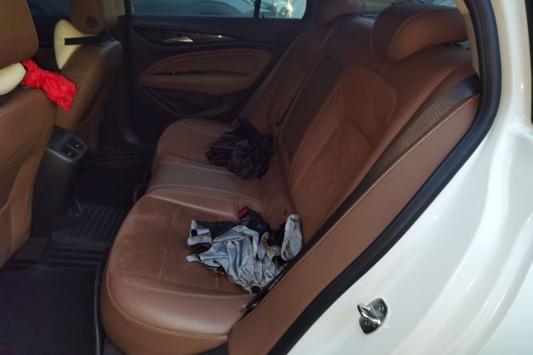 别克 君威 2019款 20T 精英型 国VI中控内饰21