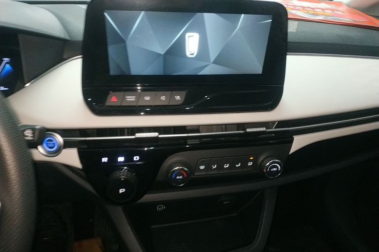 奔腾NAT 2023款 PRO 舒享出行版 419km中控内饰16