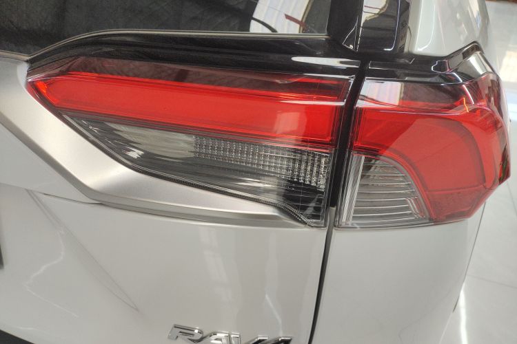 丰田 RAV4荣放 2024款 2.0L CVT两驱风尚Plus版车身外观9