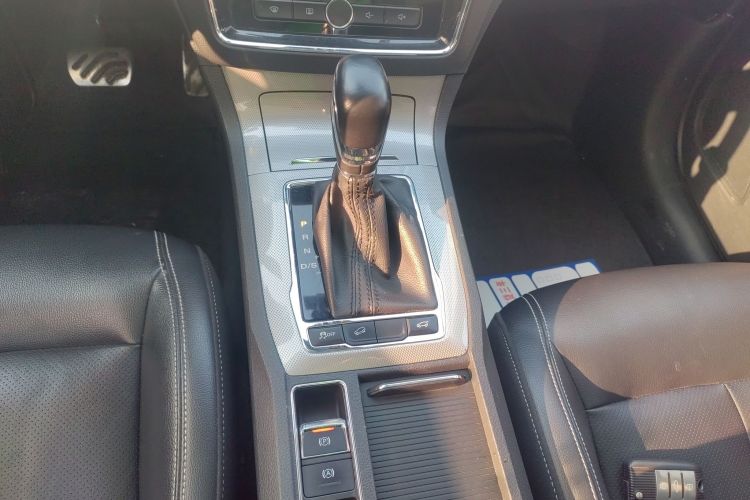 荣威RX5 2016款 30T 两驱自动互联网智享版中控内饰18