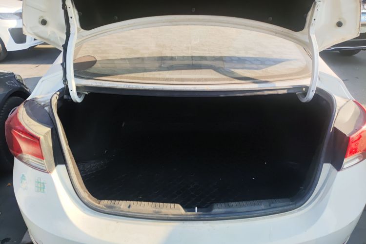 现代 朗动 2015款 1.6L 自动领先型机舱底盘23