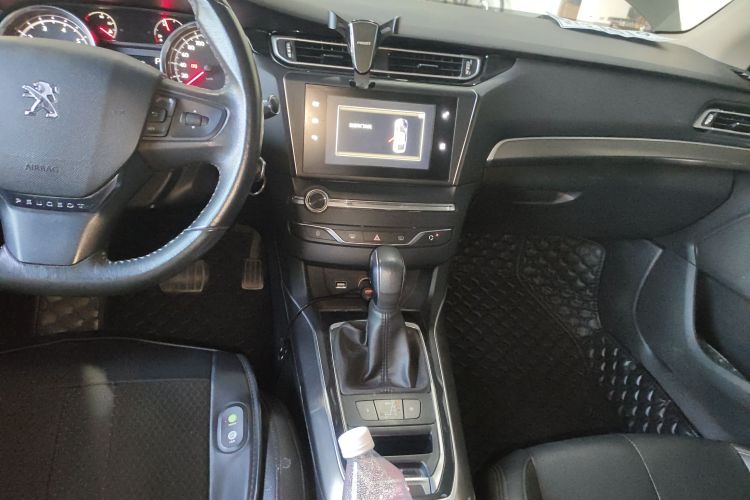 标致408 2015款 1.2T 自动豪华版局部细节16