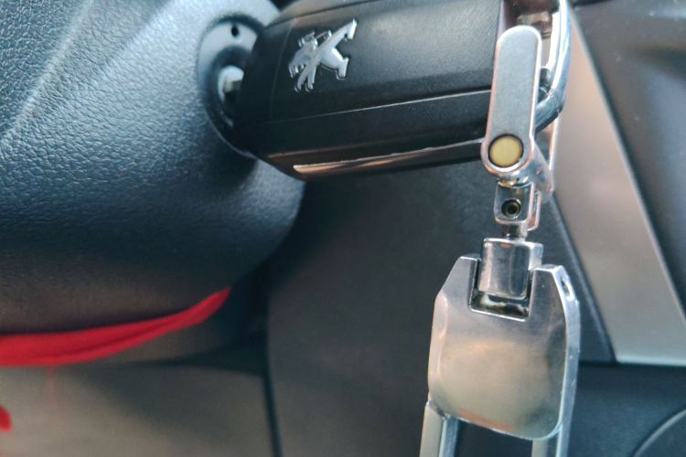 标致301 2014款 1.6L 自动舒适版中控内饰11