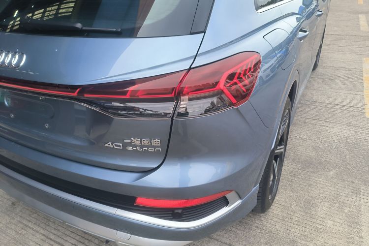 奥迪Q4 e-tron 2024款 40 e-tron 创境版车身外观9