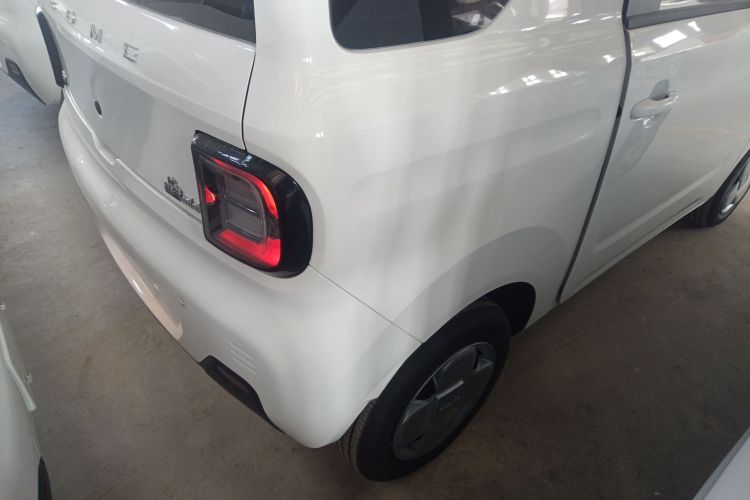 吉利银河 2024款 熊猫mini 200km 耐力熊车身外观6006