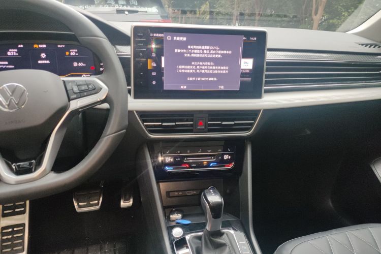 大众 途观L 2024款 出众款 330TSI 自动两驱R-Line龙耀版中控内饰16