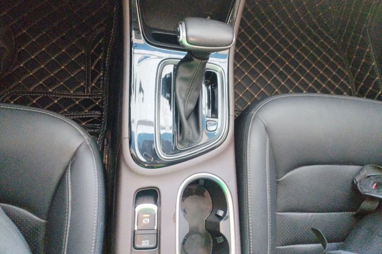 广汽传祺 传祺GA4 2018款 200T 自动尊享版中控内饰18