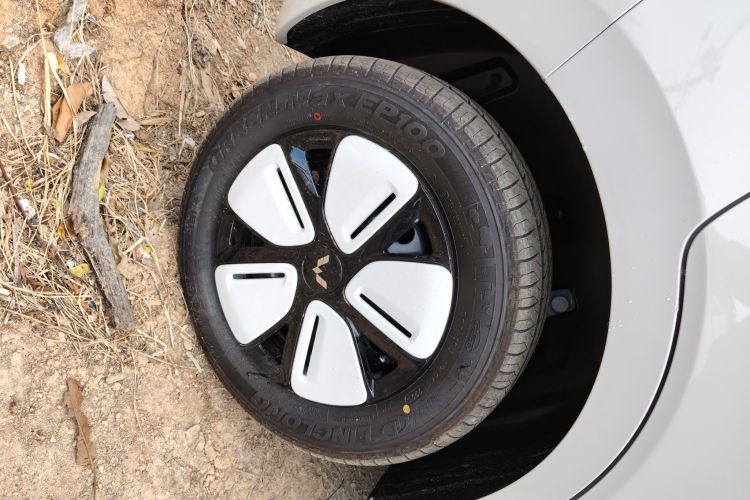 五菱汽车 宏光MINIEV 2025款 四门版 进阶款车身外观6008