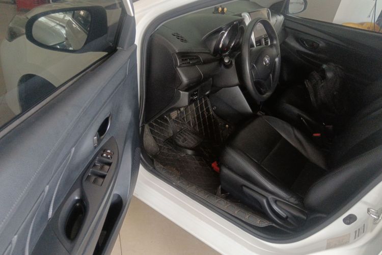 丰田 威驰FS 2017款 1.5L CVT锋驰版中控内饰7003