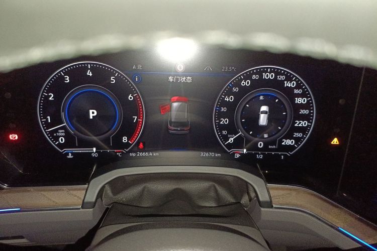 大众 途锐 2022款 3.0TSI 锐享版 曜黑运动套装中控内饰14