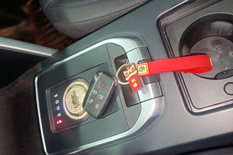 路虎 发现神行 2016款 2.0T SE中控内饰11