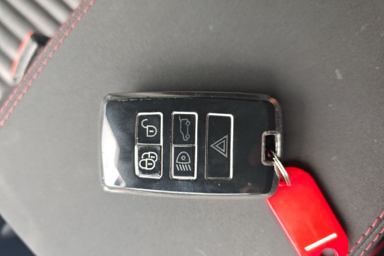 路虎 发现运动版 2020款 249PS R-Dynamic 性能版中控内饰11