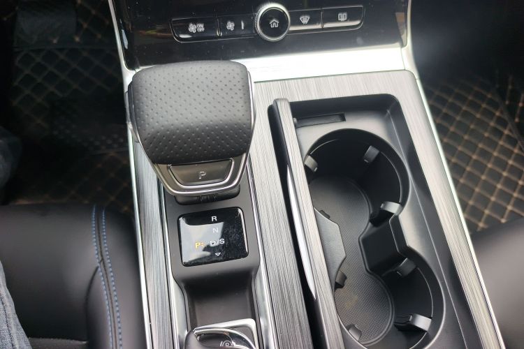 荣威RX5 2025款 PLUS 330TGI 自动领潮智惠版局部细节18