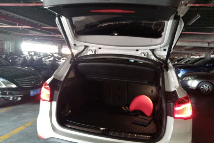 宝马X1 2016款 sDrive18Li 豪华型机舱底盘23