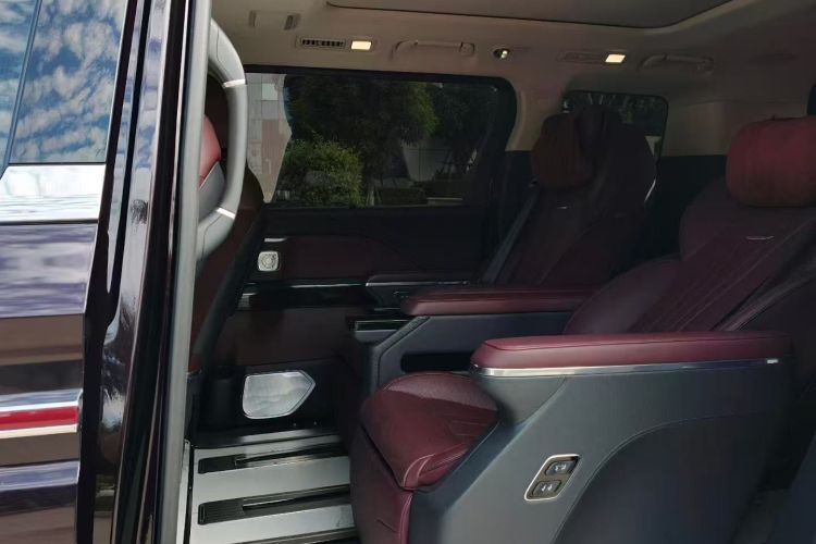 红旗HQ9 2023款 2.0T 智联旗畅版中控内饰21