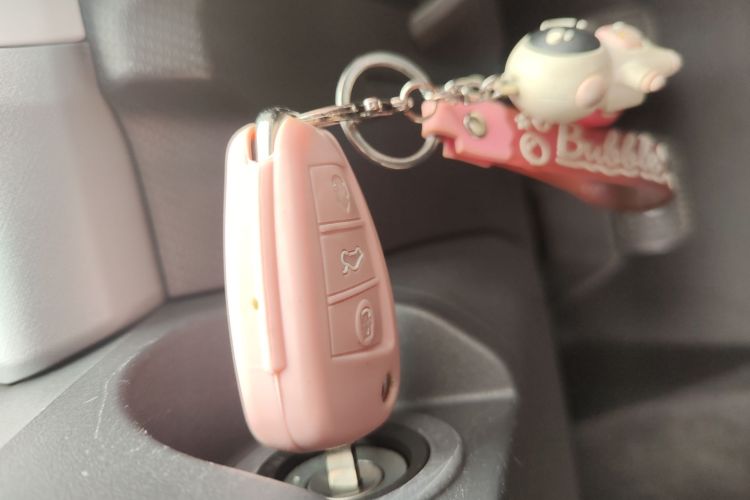 奇瑞新能源 QQ冰淇淋 2022款 120km 甜筒 磷酸铁锂中控内饰7001