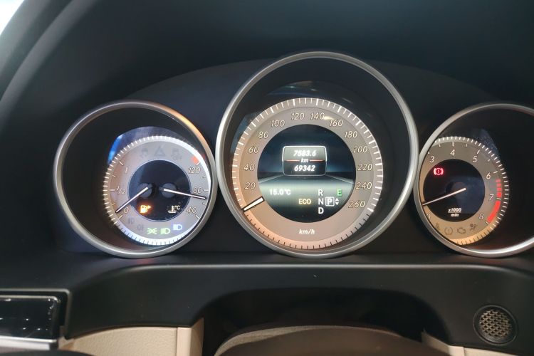 奔驰E级 2015款 改款 E 260 L 运动型中控内饰14