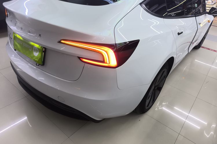 特斯拉 Model 3 2023款 后轮驱动版车身外观9
